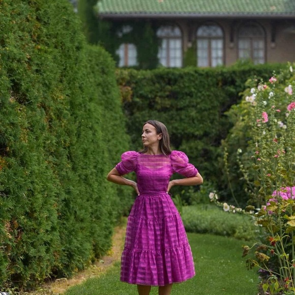 Party dress  with Pinky Plaid Puff Sleeves. Lined dress, zippered back, Size 4-6 - Picture 4 of 11